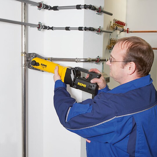 Bild 4 - Radial-Pressmaschine Power-Press SE 230 V + Systemkoffer XL-Boxx + 3 Stk. Presszangen TH 16, 20, 26 + Gratis Rohrschere + Kalibrierer